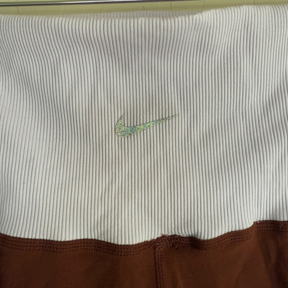 Nike Women’s High Rise Chocolate Brown Luxe Yoga Leggings Colorblock in Size XXL - Picture 8 of 13